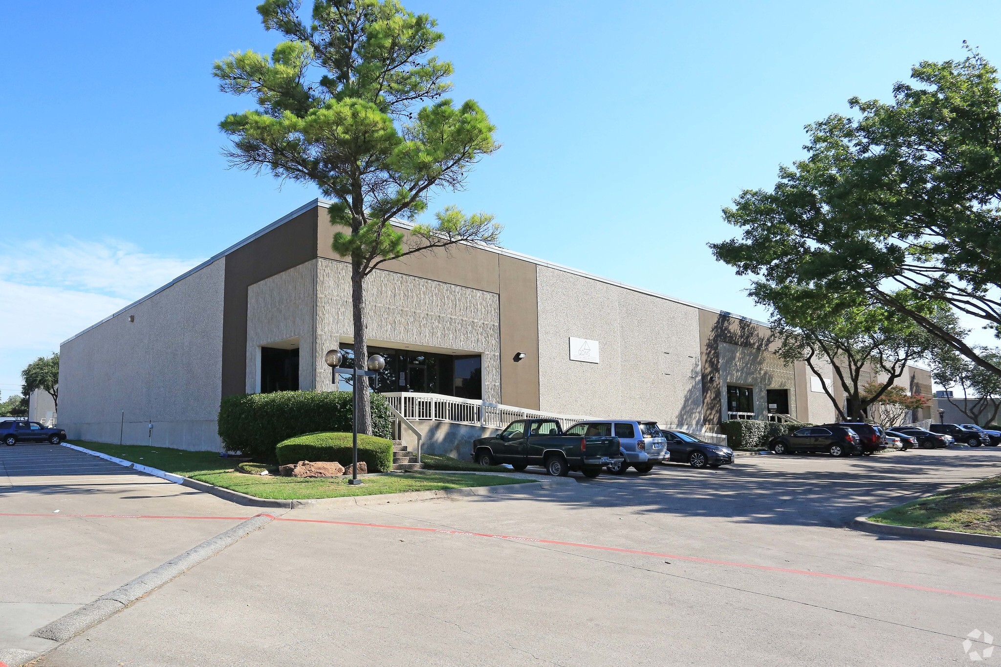 10304-10334 Brockwood Rd, Dallas, TX for lease Building Photo- Image 1 of 6