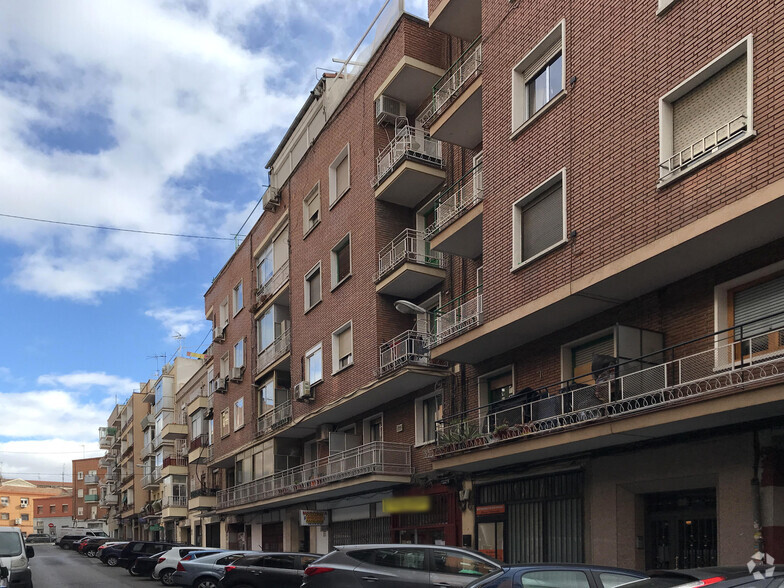 Calle De Enrique Fuentes, 23, Madrid, Madrid for lease - Primary Photo - Image 1 of 2