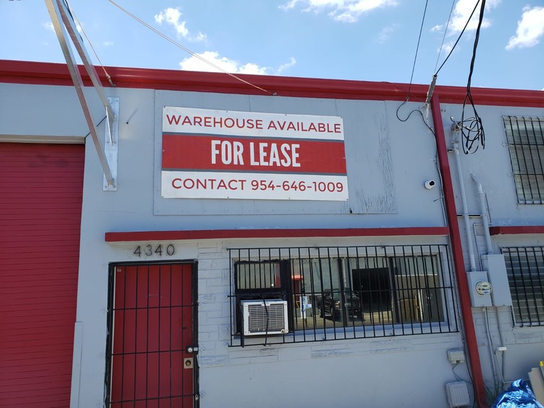 4330-4342 E 10th Ct, Hialeah, FL for lease - Building Photo - Image 2 of 3