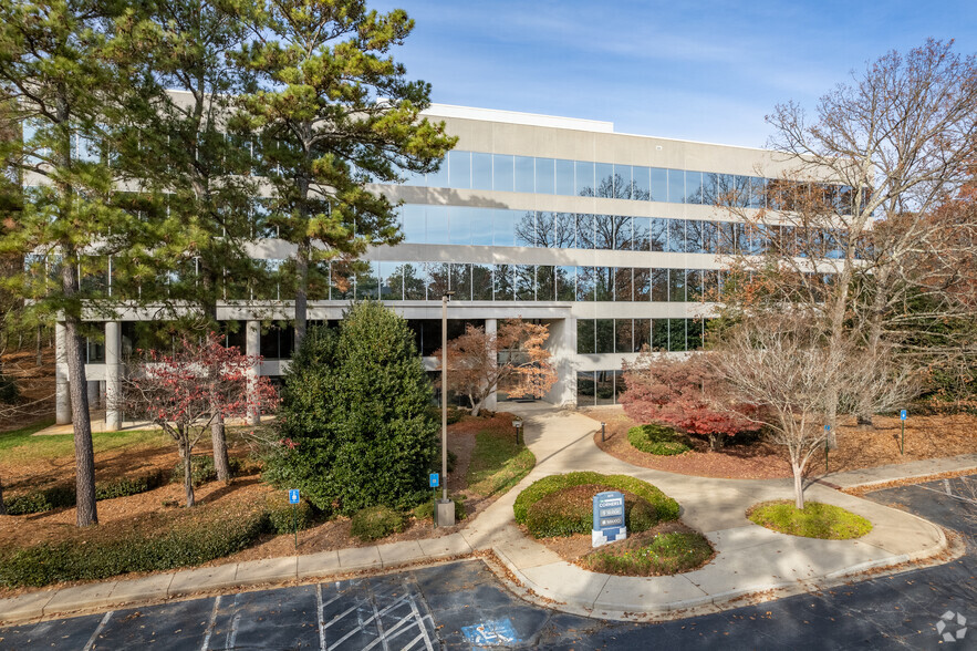 6525 The Corners Pky, Peachtree Corners, GA for lease - Building Photo - Image 1 of 48