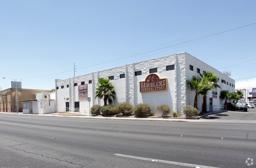 800 S Main St, Las Vegas, NV for lease - Building Photo - Image 3 of 12