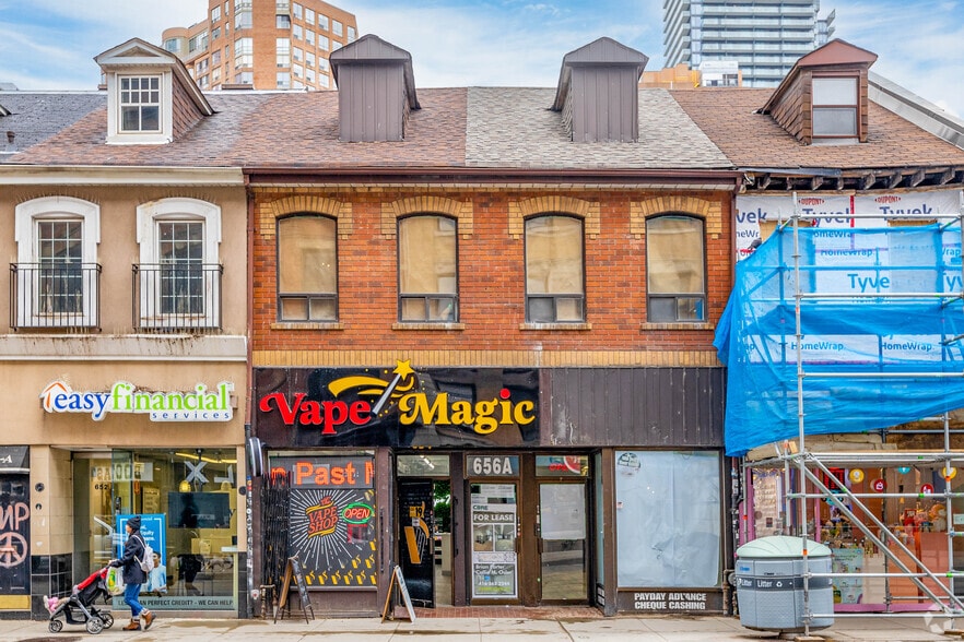 654-656 Yonge St, Toronto, ON for sale - Primary Photo - Image 1 of 1