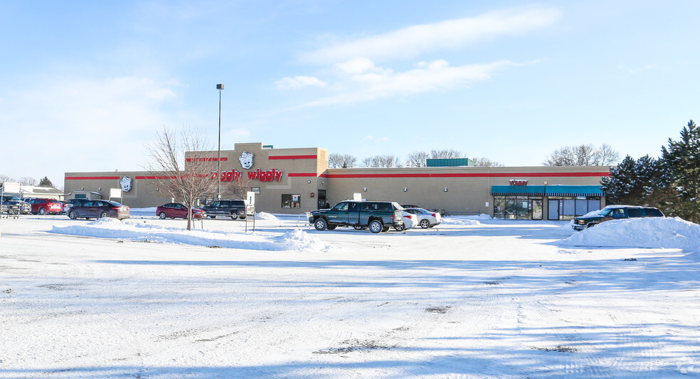 125-131 University Dr, Fond Du Lac, WI for lease - Primary Photo - Image 1 of 20