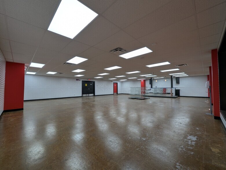 4950 S Broadway St, Wichita, KS for lease - Interior Photo - Image 3 of 10