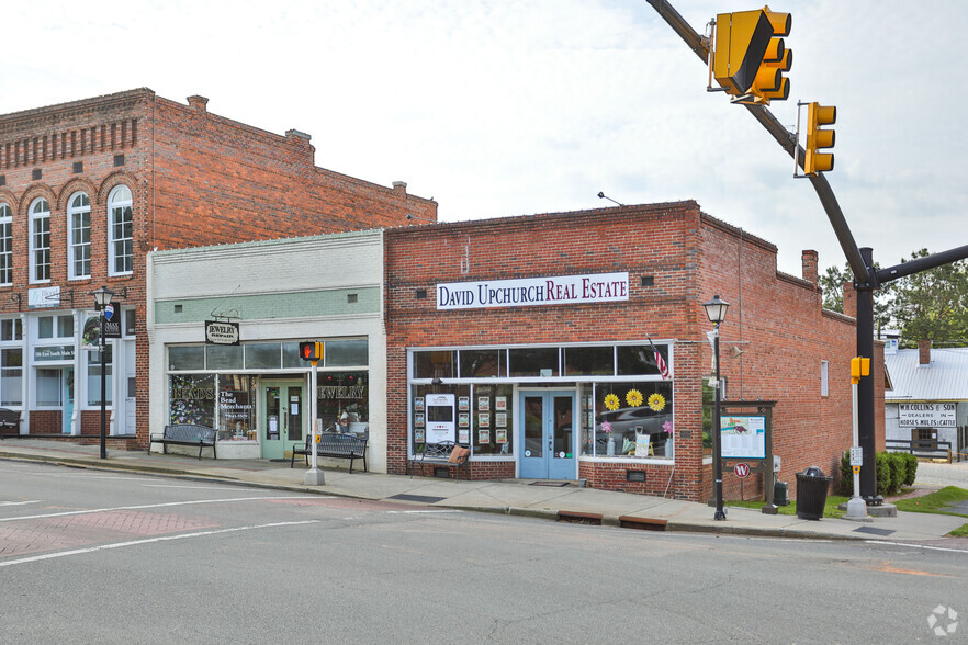 100-102 E South Main St, Waxhaw, NC for sale - Primary Photo - Image 1 of 1