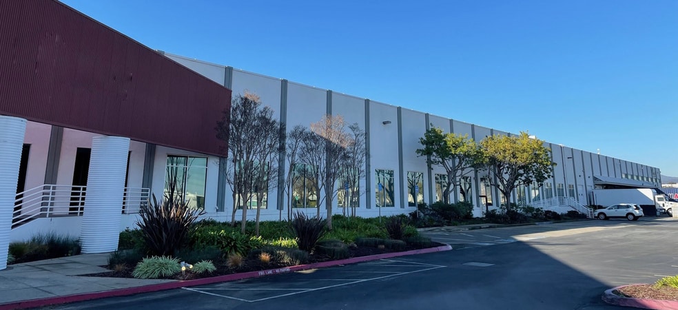 1625-1635 Rollins Rd, Burlingame, CA for lease - Building Photo - Image 1 of 3