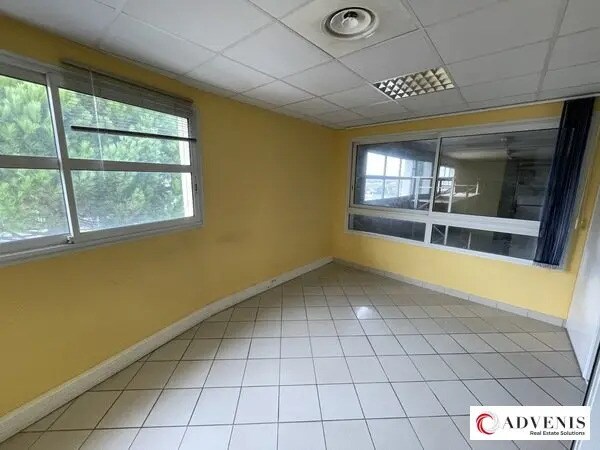 Flex in Eysines for lease - Interior Photo - Image 3 of 8