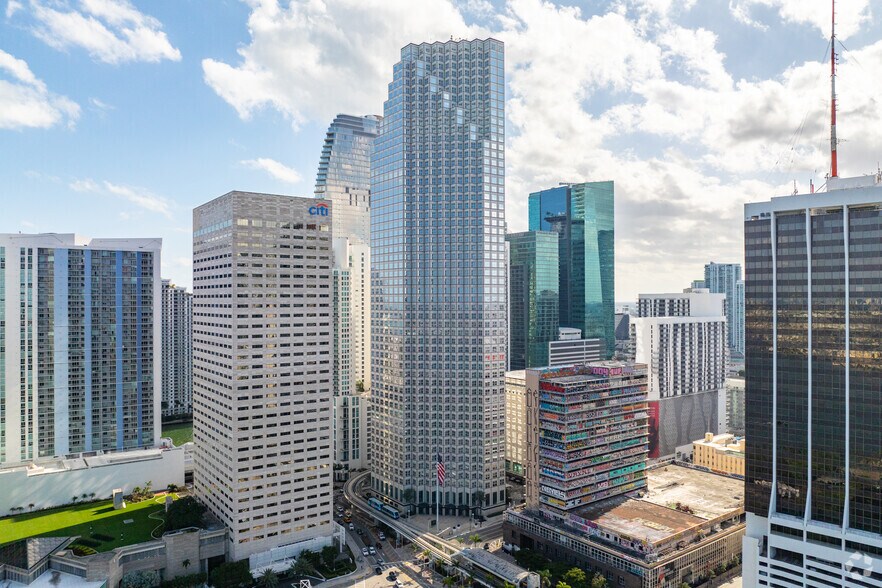 200 S Biscayne Blvd, Miami, FL for lease - Primary Photo - Image 1 of 35