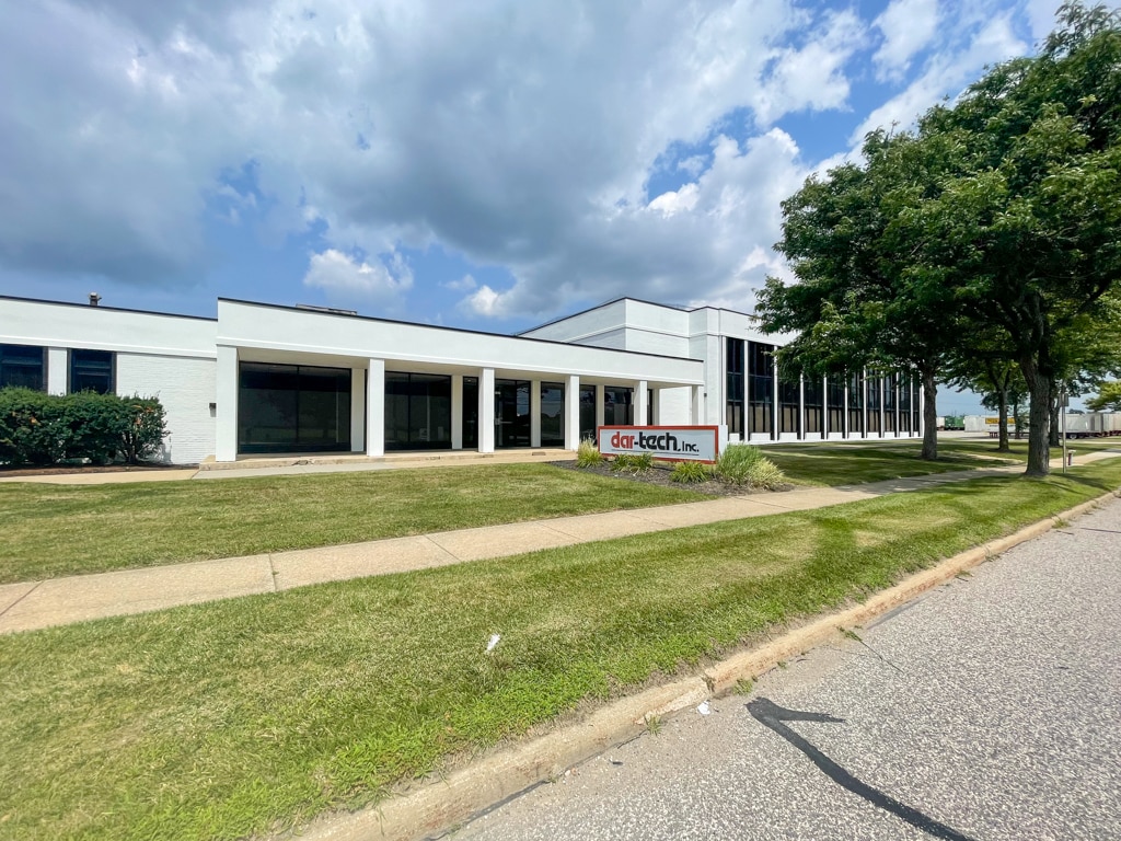16485 Rockside Rd, Maple Heights, OH 44137 - Rockside Rd Maple Hts Ohio ...