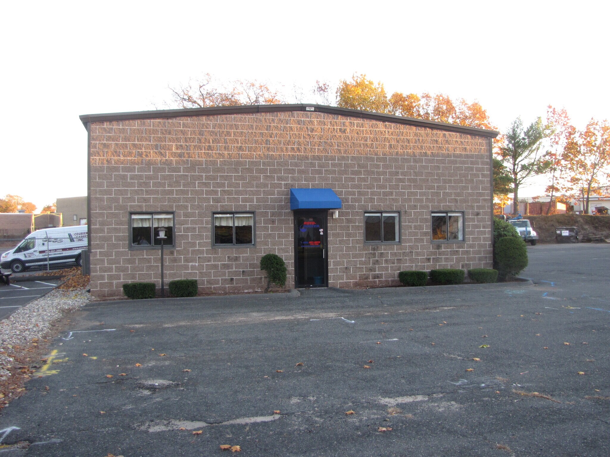 87 Carando Dr, Springfield, MA for lease Primary Photo- Image 1 of 6