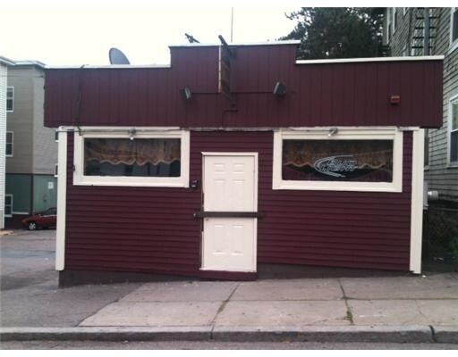 587 Willow St, Woonsocket, RI for sale - Primary Photo - Image 1 of 1