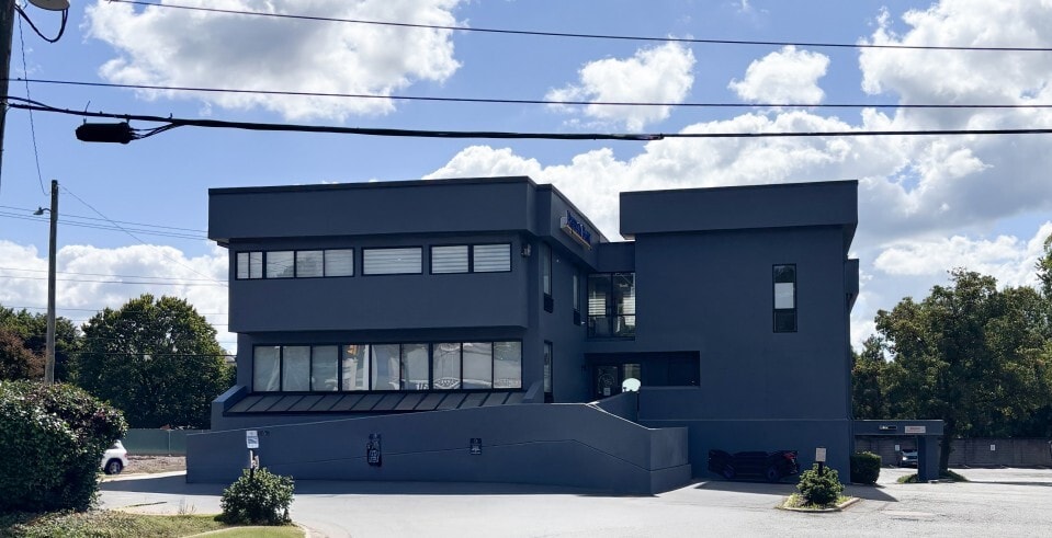 502 W Maple Ave, Vienna, VA for sale - Building Photo - Image 1 of 11