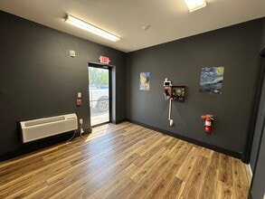 11075 Eastex Fwy, Beaumont, TX for lease Interior Photo- Image 2 of 5