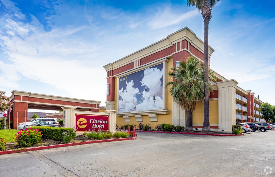 1050 Burnett Ave, Concord, CA for lease - Building Photo - Image 1 of 4