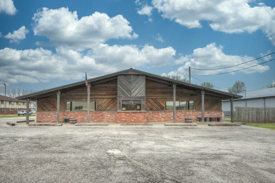 2447 Military Ave, Baxter Springs, KS for sale - Primary Photo - Image 1 of 1