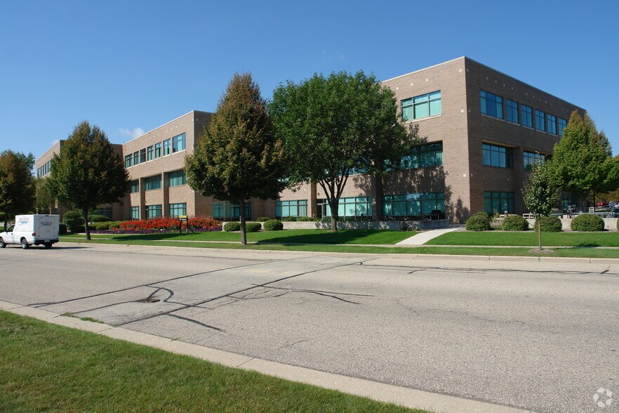 1212 Deming Way, Madison, WI for lease - Building Photo - Image 1 of 9