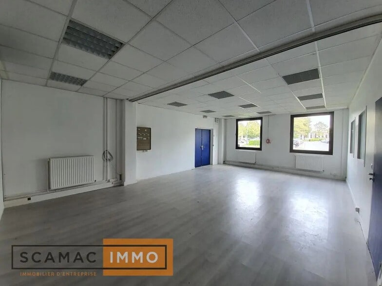 Office in Villebon-sur-Yvette for lease - Interior Photo - Image 3 of 6