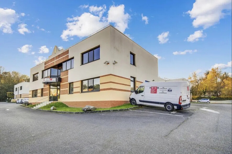 Flex in Champs-sur-Marne for lease - Building Photo - Image 2 of 3