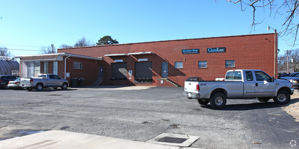 1039 Westside Dr, Greensboro, NC for lease - Primary Photo - Image 1 of 2