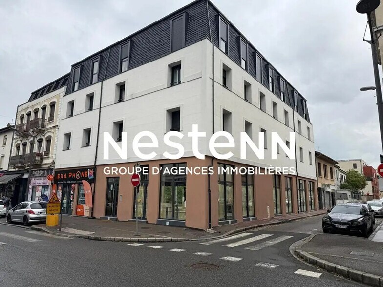 Retail in Saint-Fons for lease - Building Photo - Image 1 of 11