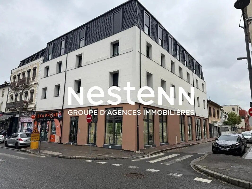 Retail in Saint-Fons for lease Building Photo- Image 1 of 12