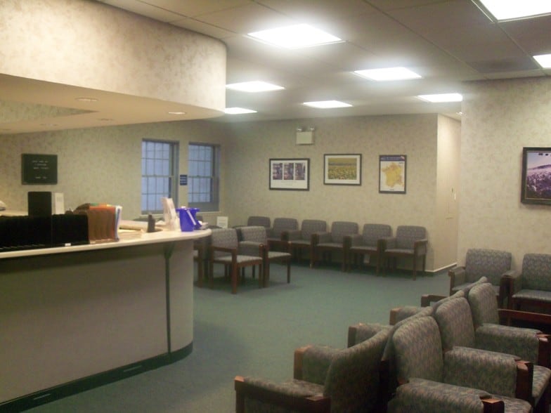 110 Harbor Ln, Somers Point, NJ for sale - Interior Photo - Image 2 of 86