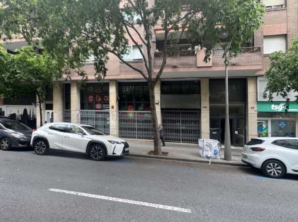 Retail in Barcelona, Barcelona for lease Construction Photo- Image 1 of 7