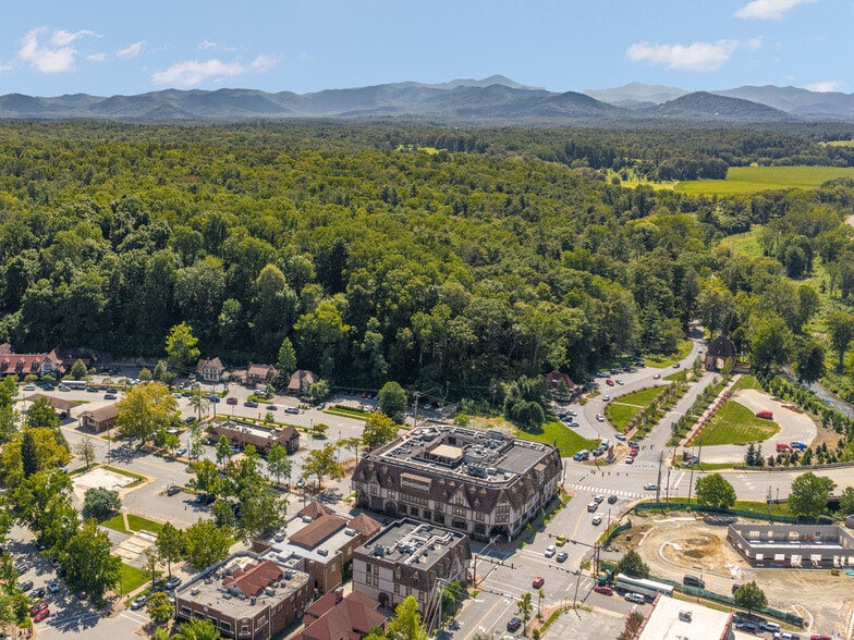 30 All Souls Cres, Asheville, NC for lease - Building Photo - Image 2 of 18