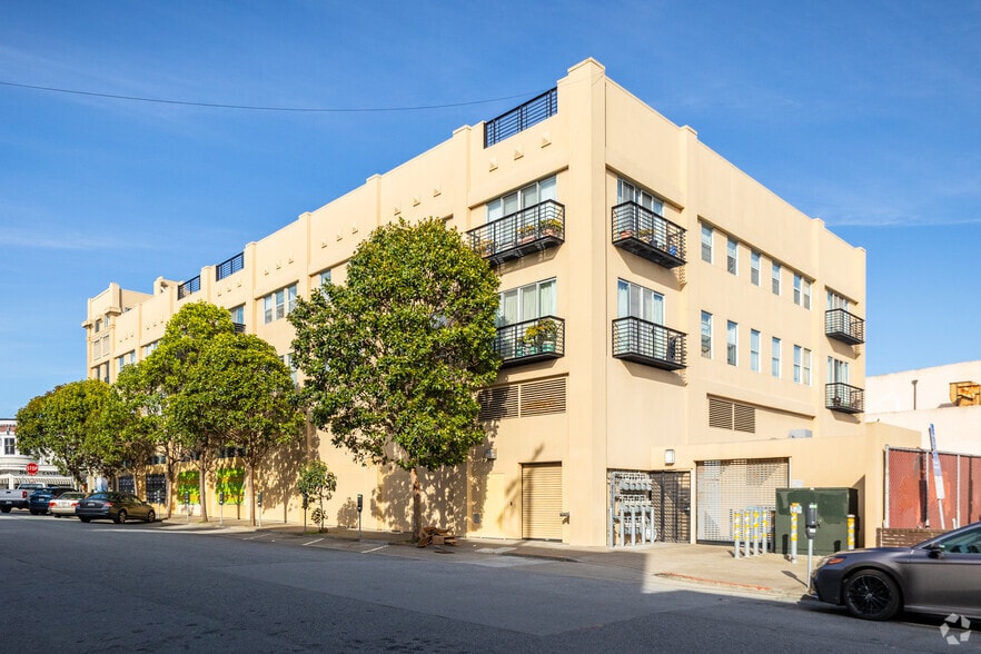745 Clement St, San Francisco, CA for lease - Building Photo - Image 2 of 4
