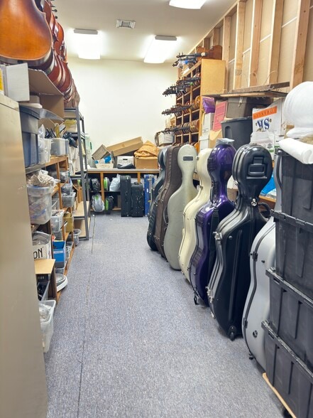 110 S Elliott Rd, Newberg, OR for lease - Interior Photo - Image 3 of 8