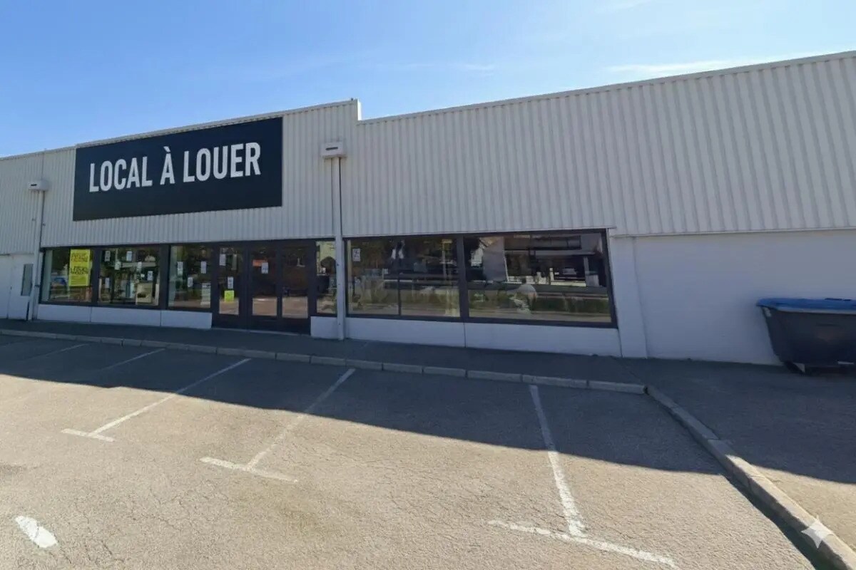 Retail in La Valette-du-Var for lease Building Photo- Image 1 of 4