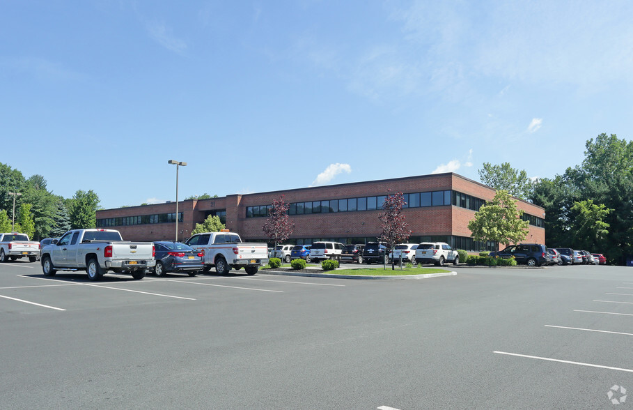 21 Corporate Dr, Clifton Park, NY for sale - Primary Photo - Image 1 of 1