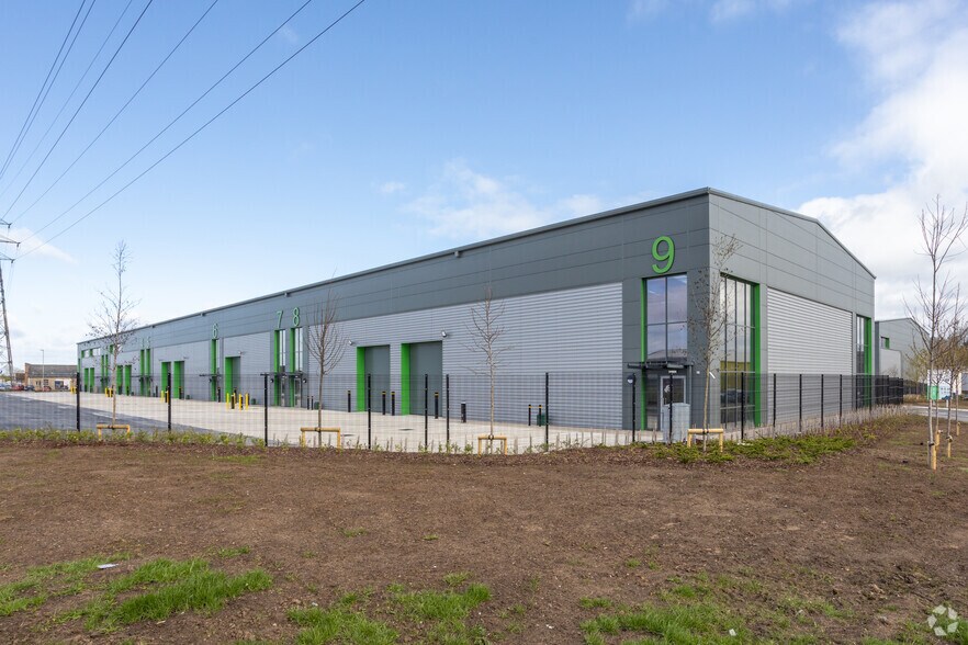 9 Runnings Rd, Cheltenham for sale - Primary Photo - Image 1 of 1