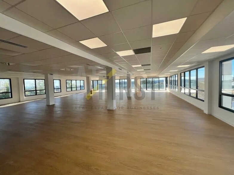 Office in SOPHIA ANTIPOLIS for lease - Interior Photo - Image 2 of 13