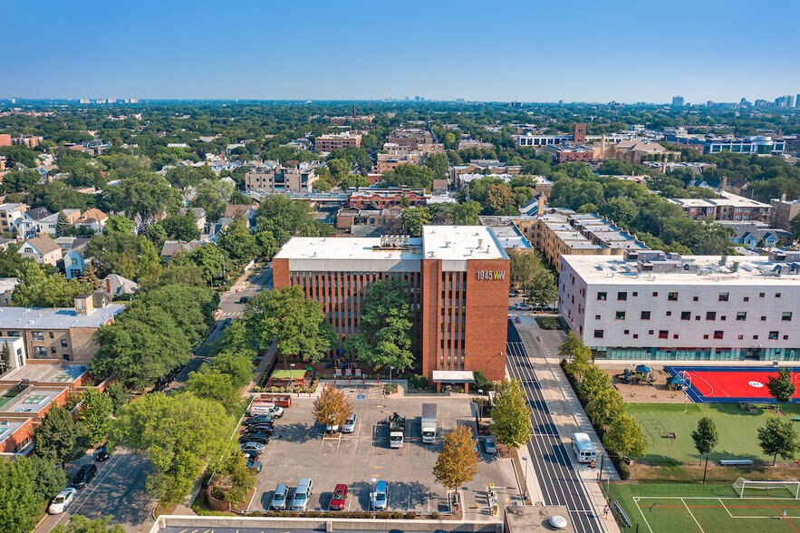 1945 W Wilson Ave, Chicago, IL 60640