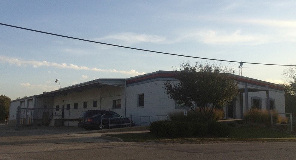 Manchester Flex Buildings portfolio of 2 properties for sale on LoopNet.com - Building Photo - Image 1 of 2