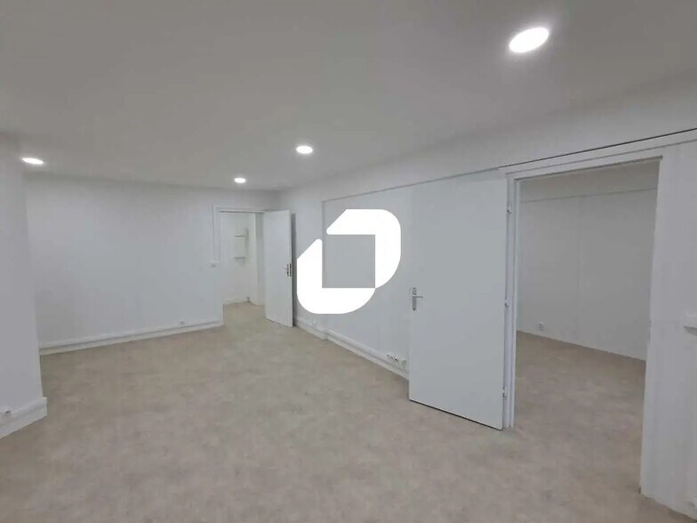 Office in Nanterre for lease - Building Photo - Image 3 of 20