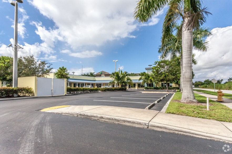 35202 S Dixie Hwy, Florida City, FL for lease - Building Photo - Image 3 of 11