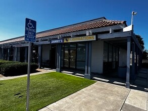 23322-24400 Muirlands Blvd, Lake Forest, CA for lease Interior Photo- Image 1 of 4