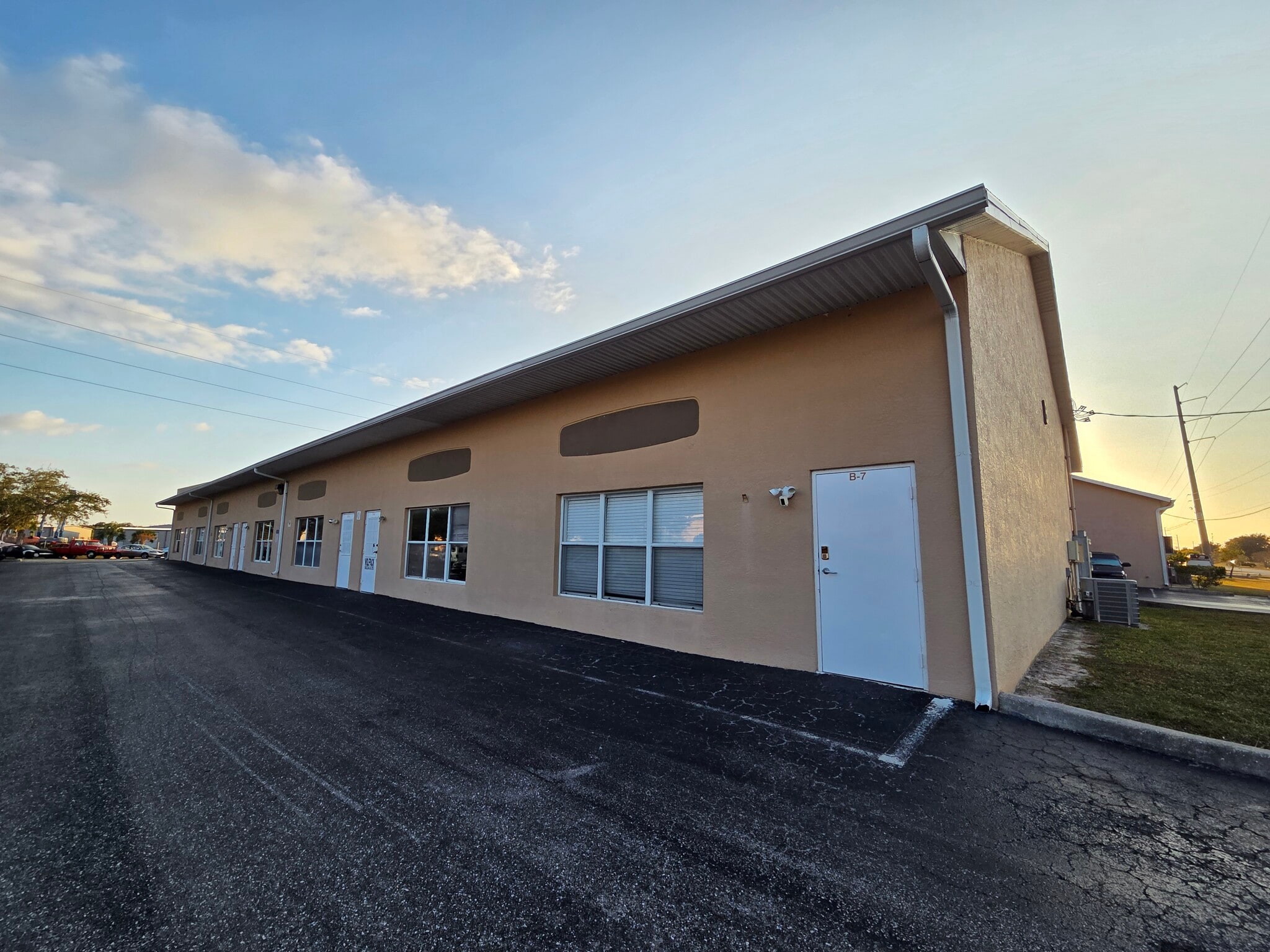 19800 Veterans Blvd, Port Charlotte, FL for lease Interior Photo- Image 1 of 5