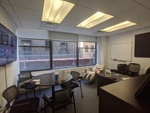 223-225 W 35th St, New York, NY for lease Interior Photo- Image 2 of 3