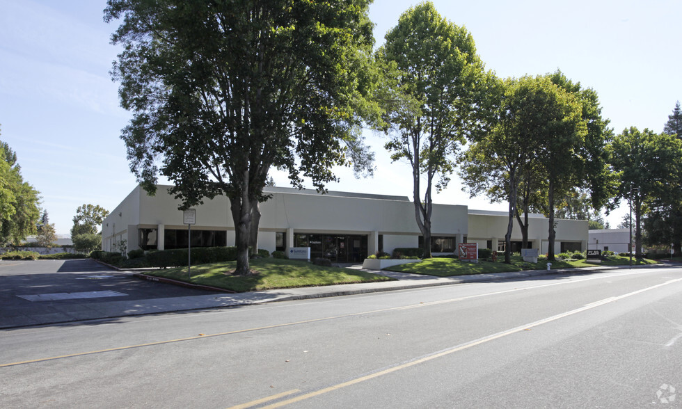 440-456 Oakmead Pky, Sunnyvale, CA for lease - Building Photo - Image 3 of 3