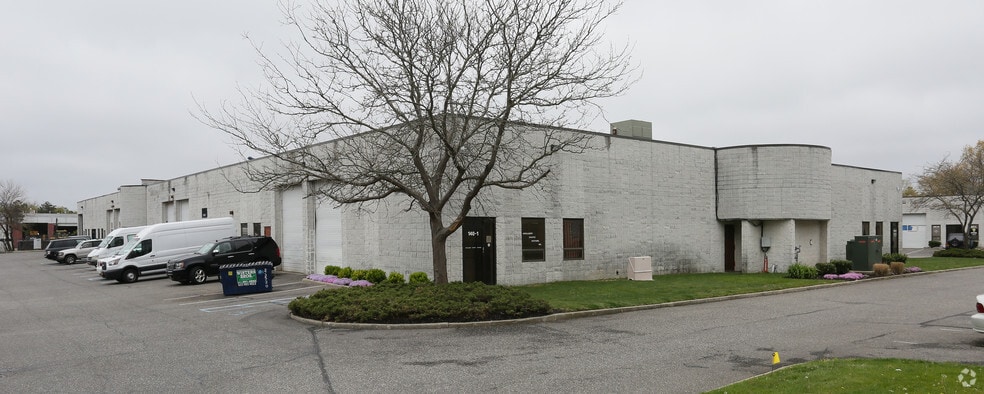140 Keyland Ct, Bohemia, NY for lease - Building Photo - Image 3 of 9