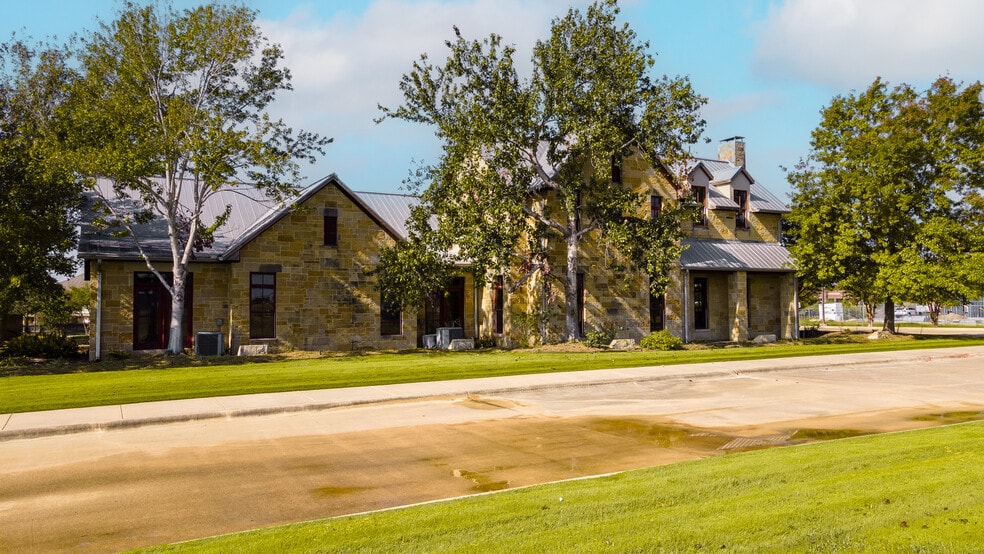 2900 Trophy Dr, Bryan, TX for lease - Building Photo - Image 2 of 7