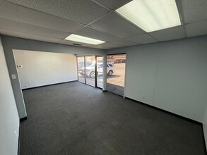 2601-2621 Aero Dr, Grand Prairie, TX for lease Interior Photo- Image 2 of 5