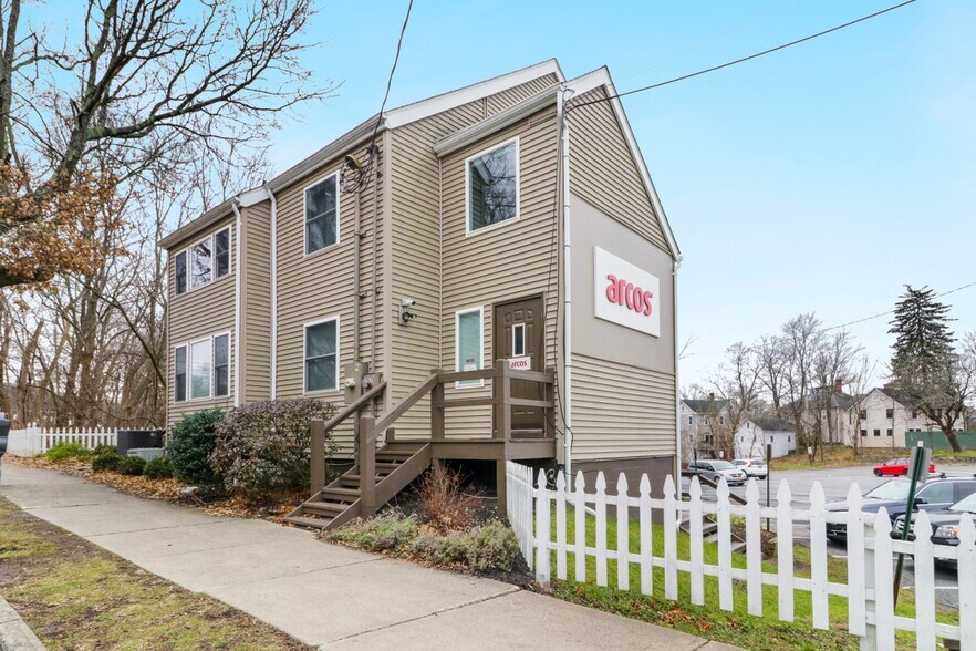 15 Plattekill Ave, New Paltz, NY 12561