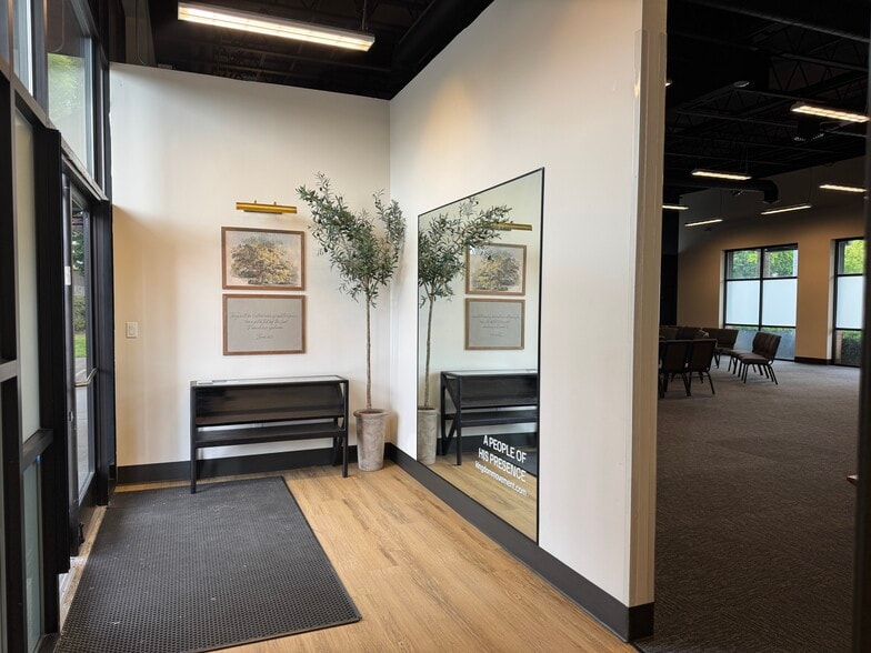 13600 NE 84th St, Vancouver, WA for lease - Lobby - Image 3 of 10