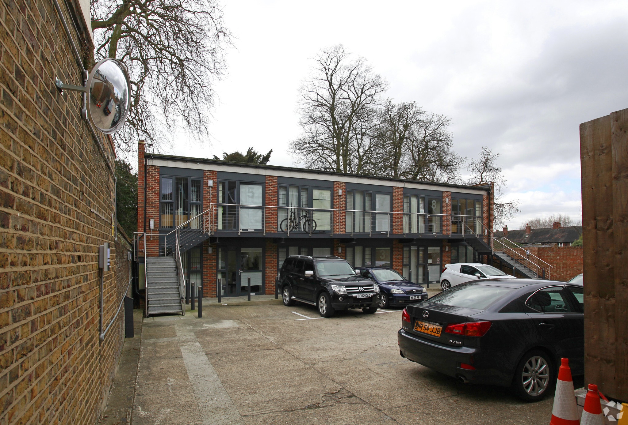 160 Eltham Hl, London for lease Primary Photo- Image 1 of 5