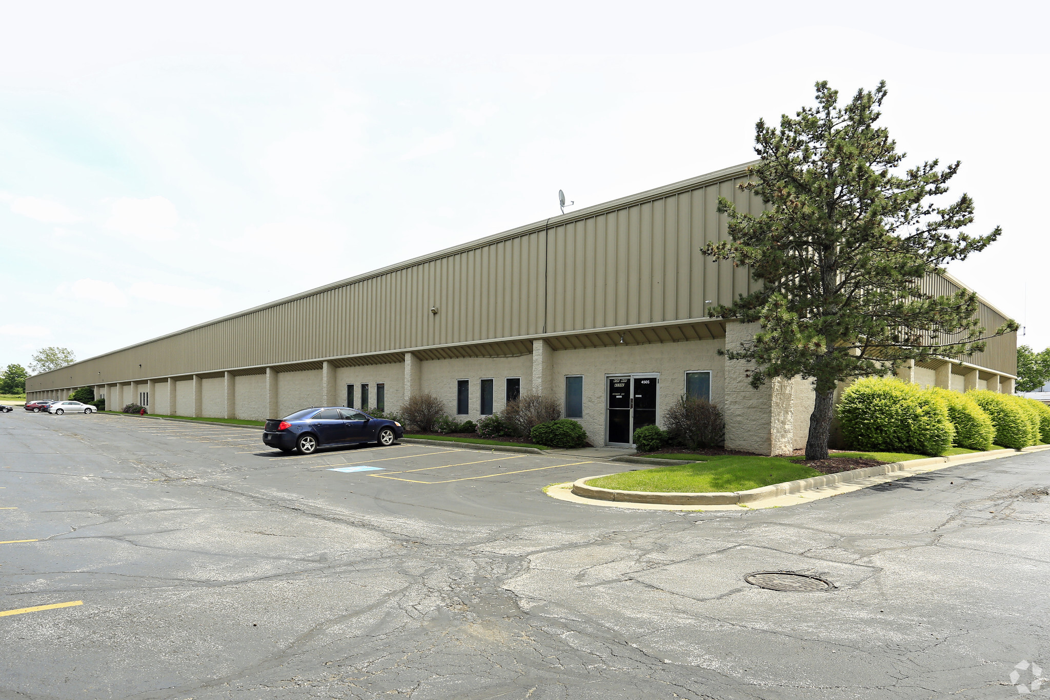 4455-4505 Industrial Pky, Cleveland, OH for lease Primary Photo- Image 1 of 9