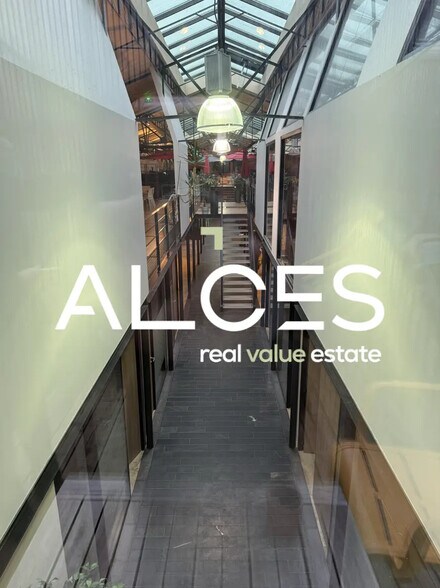 Office in Bordeaux for lease - Building Photo - Image 2 of 5